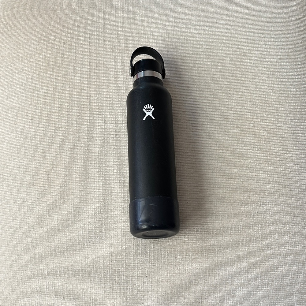 Hydro Flask Midnight Black Bottle